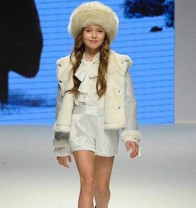 Un trámite burocrático 'baja' de la 080 Barcelona Fashion a la modelo de nueve años Kristina Pimenova