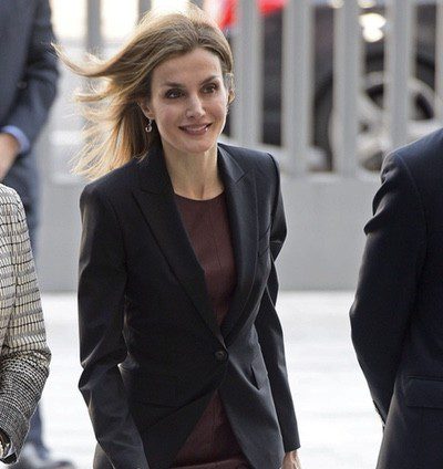 La Reina Letizia incorpora a su armario el marsala, color del año