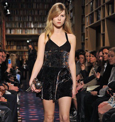 Lottie Moss, hermana de Kate Moss, se estrena como modelo en la Paris Fashion Week