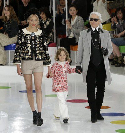 La colección Crucero 2015/2016 de Chanel aterriza en Seúl con fuertes notas del color