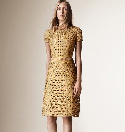 Encaje y macramé, la esencia de la nueva colección Crucero 2016 de Burberry Prorsum