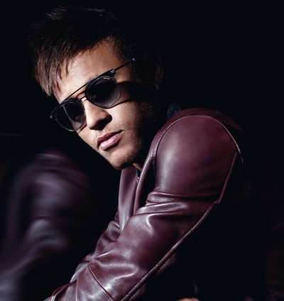 Neymar presenta la colección 2016 Eyewear de Police acompañado por Constanza Saravia