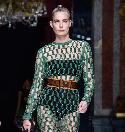 Volantes y mallas protagonizan el 'celeb-desfile' de Balmain en Paris Fashion Week