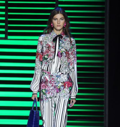 Explosión de estampados y formas con Elie Saab en la Paris Fashion Week