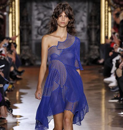 Comodidad y sofisticación van de la mano en la colección de Stella McCartney en Paris Fashion Week