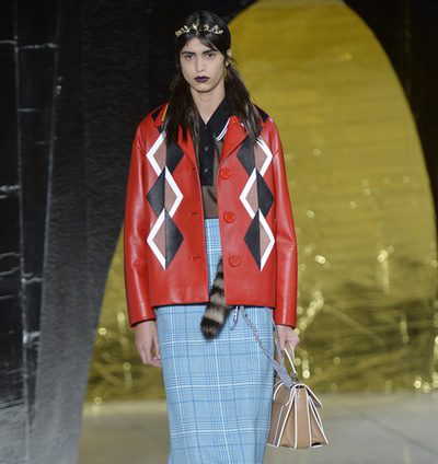 Aires retro que nos transportan al pasado en la colección primavera/verano 2016 de Miu Miu