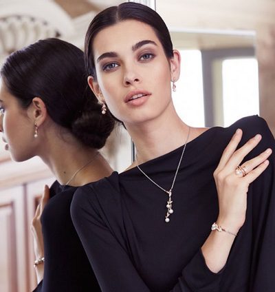 Laura Sánchez posa en un entorno espectacular para la campaña otoño/invierno 2015/2016 de Morellato