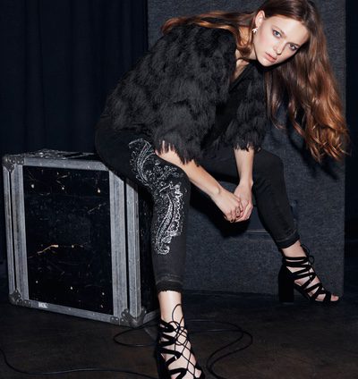 Bershka presenta sus exclusivos jeans Denim Deluxe con cristales engarzados de Swarovski