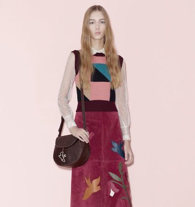 Valentino se adelanta y presenta su línea juvenil para otoño 2016 con una estética folk y retro