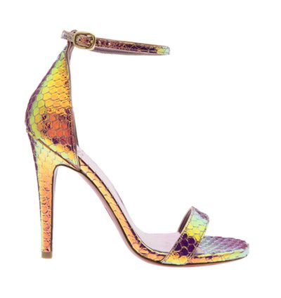 Úrsula Mascaró presenta una línea de calzado con sandalias y stilettos con estampados divertidos