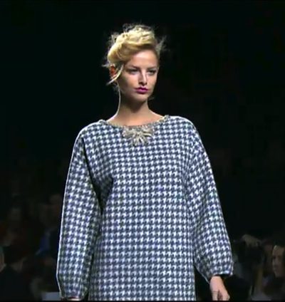 El punto cálido para la mujer urbanita llega con Kina Fernández en la Madrid Fashion Week