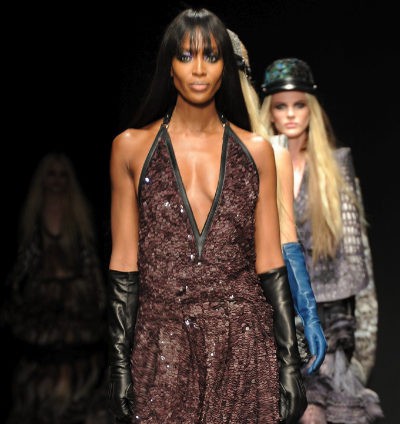 Naomi Campbell vuelve a la pasarela de la mano de Roberto Cavalli