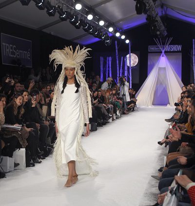 David Christian y sus indias americanas para su nueva colección 'Sioux' en la Madrid Fashion Show 2016
