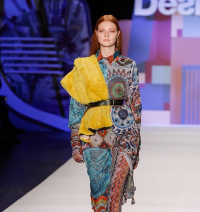 Desigual impregna la pasarela de Nueva York con un estilo urbanita y la diversidad cultural para otoño/invierno 2016/2017