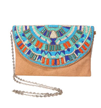 Lola Casademunt apuesta por bolsos con cuero, cadenas y pedrería para este verano 2016