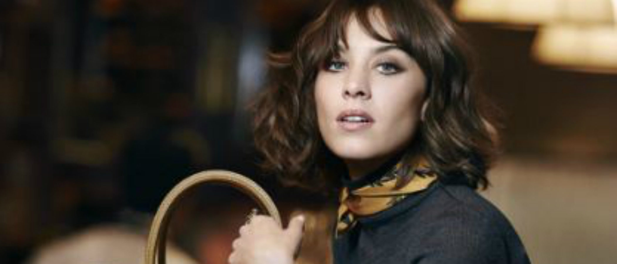 Longchamp estrena los nuevos bolsos 'Paris Premier' y 'Pénélope Fantasie' junto a su musa por excelencia: Alexa Chung