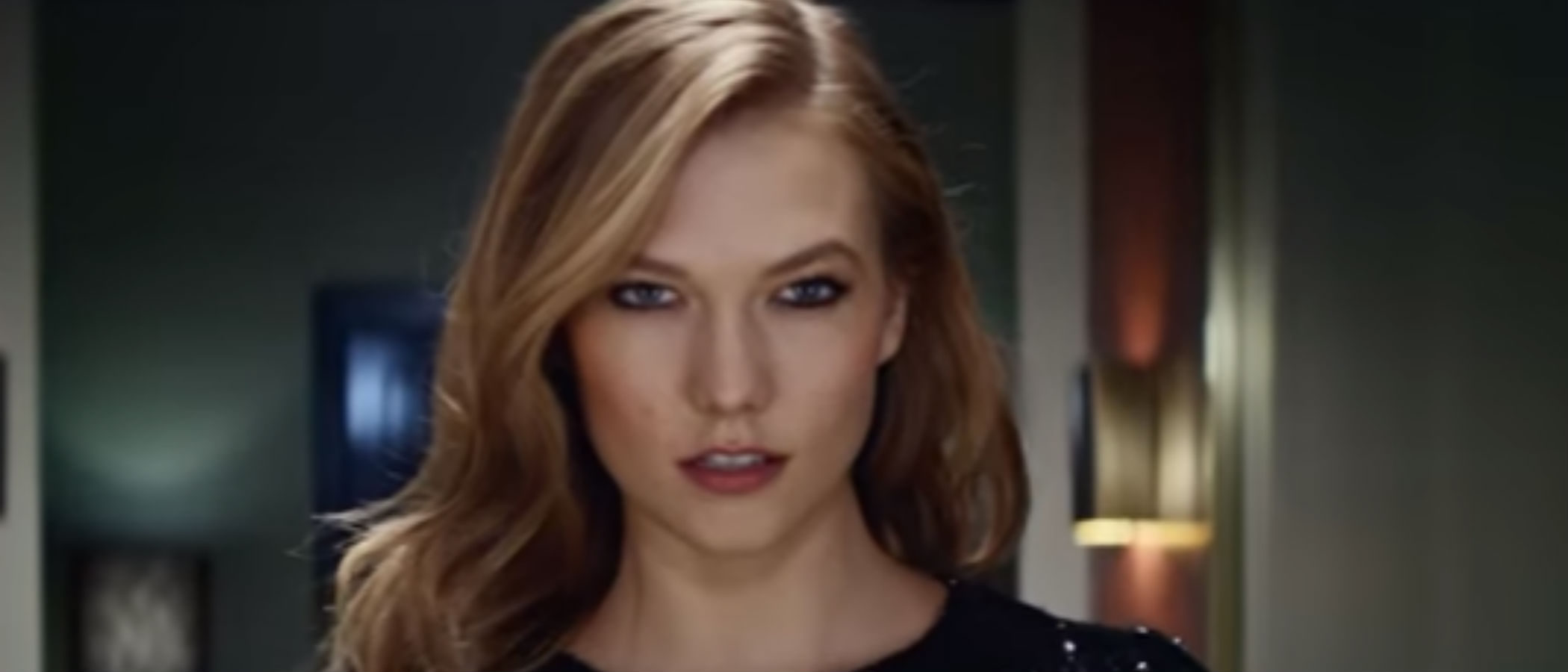 Karlie Kloss, seductora como nueva musa de Carolina Herrera