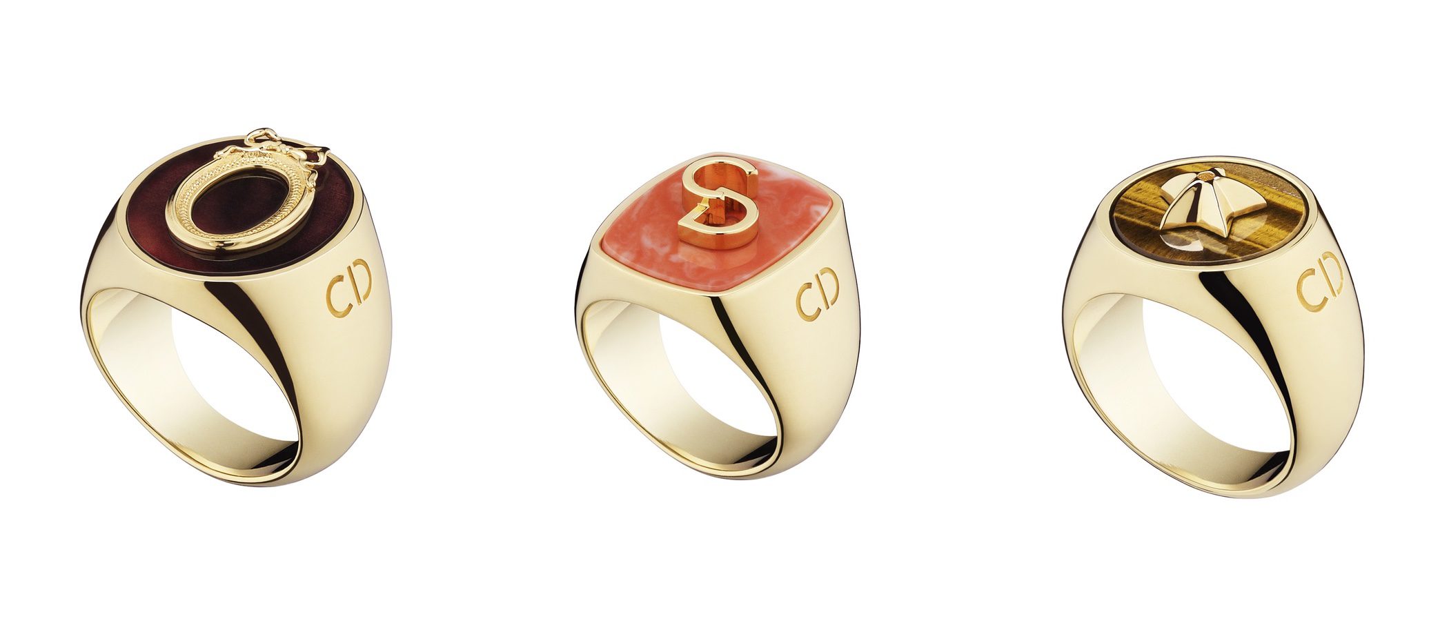 Dior lanza una colección de anillos de la suerte con símbolos de la casa como amuletos