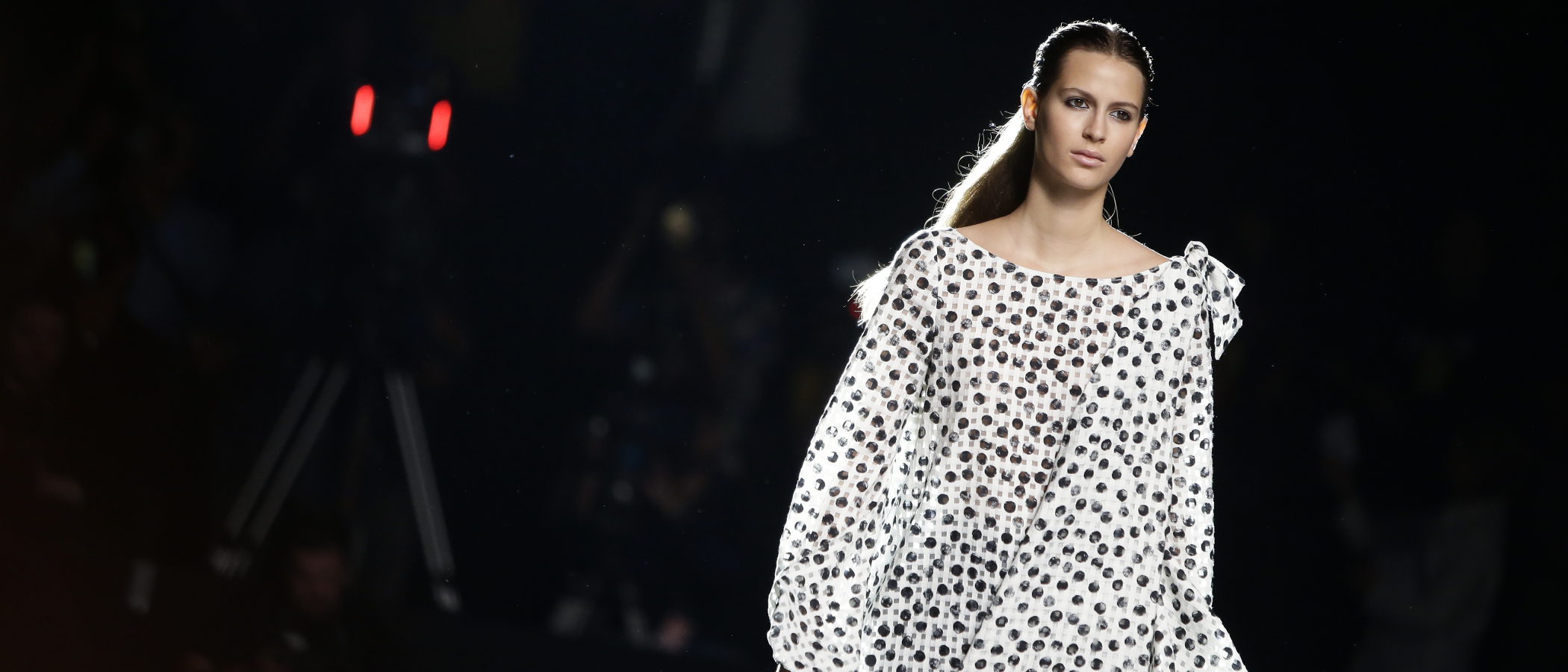 Frescura y sensualidad definen la colección de Roberto Torretta primavera/verano 2017 presentada en la Madrid Fashion Week