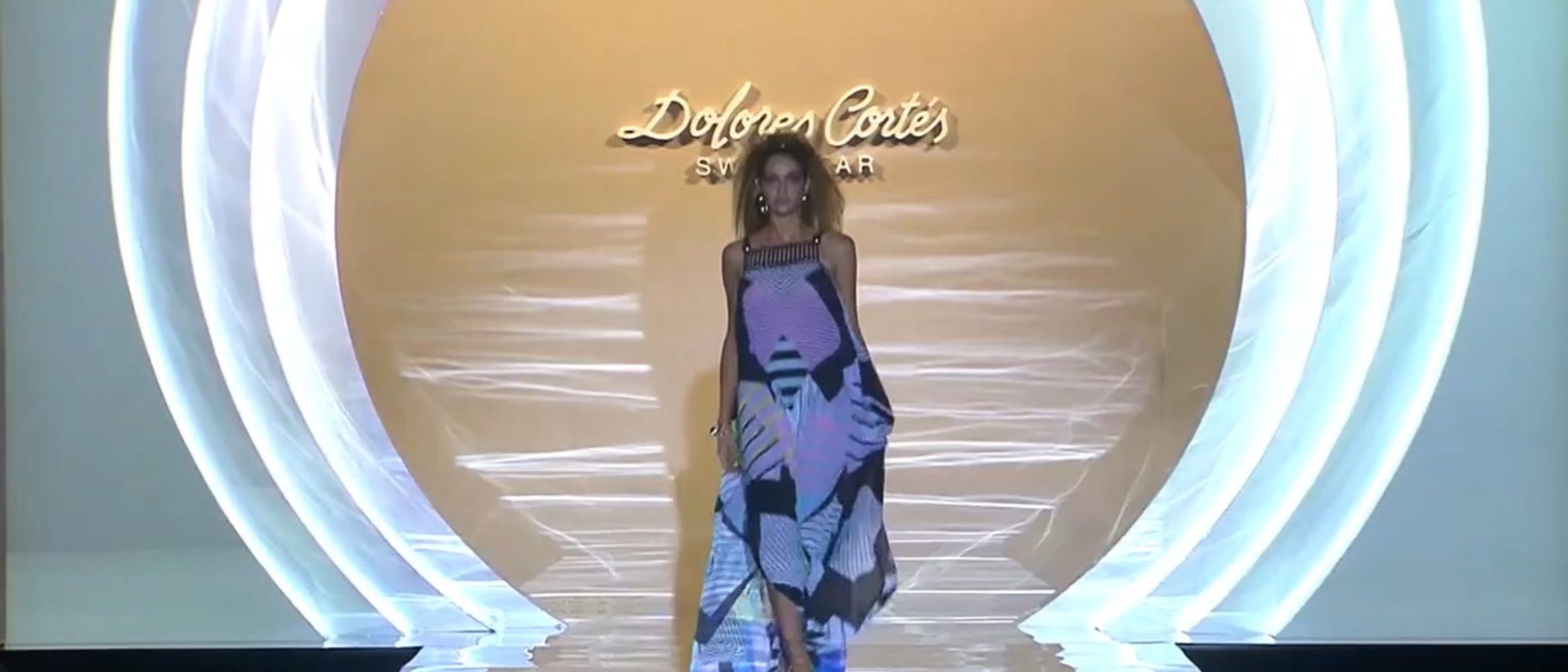 Dolores Cortés lleva la estética vanguardista a la Madrid Fashion Week para su primavera/verano 2017