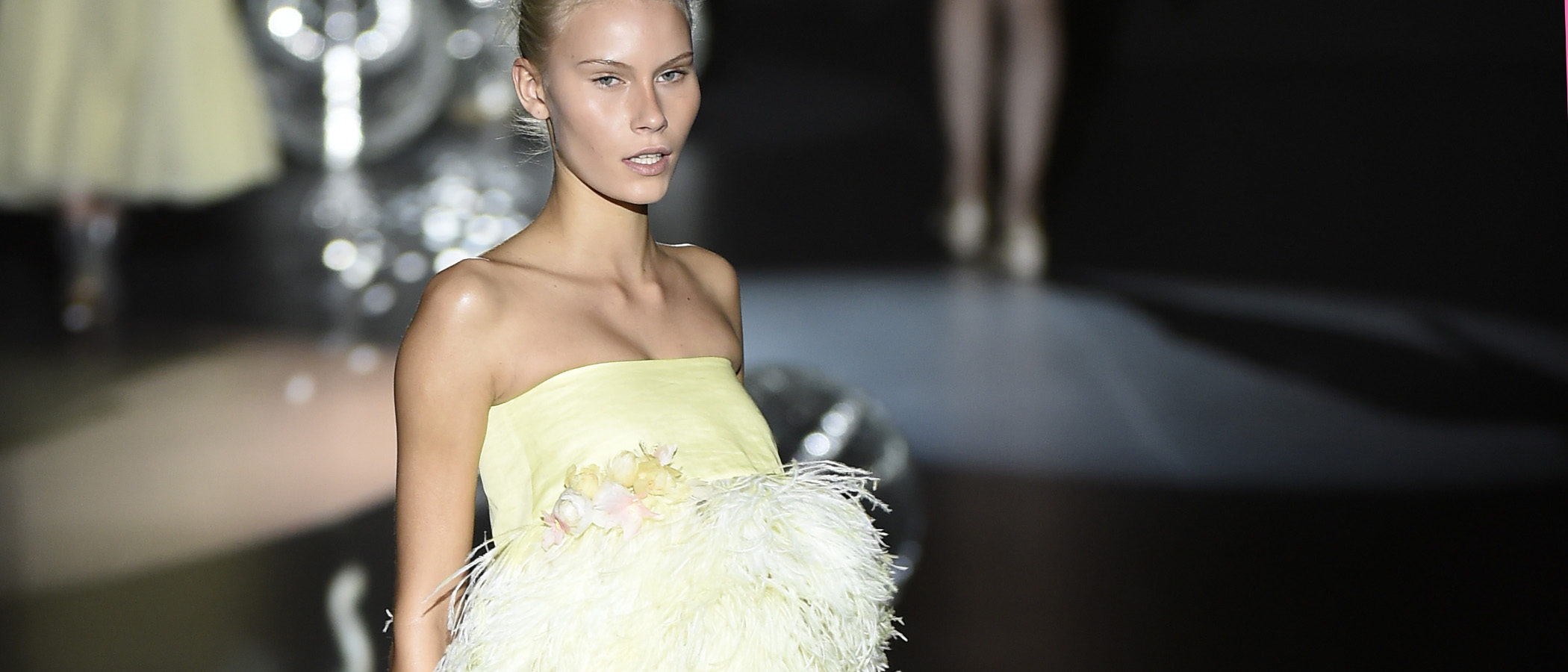 Teresa Helbig nos hace bailar en su 20 aniversario con su colección primavera/verano 2017 para Madrid Fashion Week