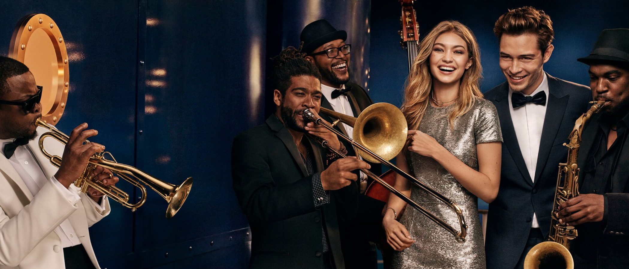 Tommy Hilfiger celebra la Navidad 2016 con Gigi Hadid al estilo navy