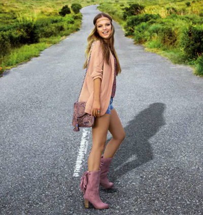 Mustang te trae maxibolsos, minibolsos con lentejuelas y bolsos de rafia para el verano