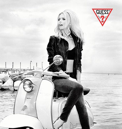 Guess celebra su 30  aniversario reencontrándose con Claudia Schiffer