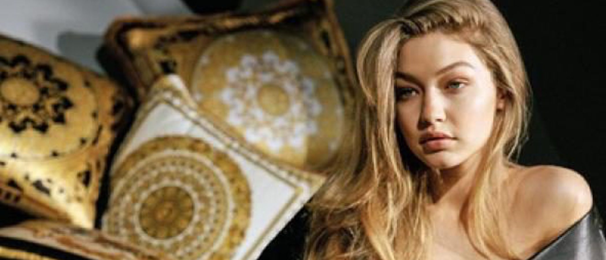 Gigi Hadid se ha vuelto a desnudar: Así es la nueva campaña de Versace