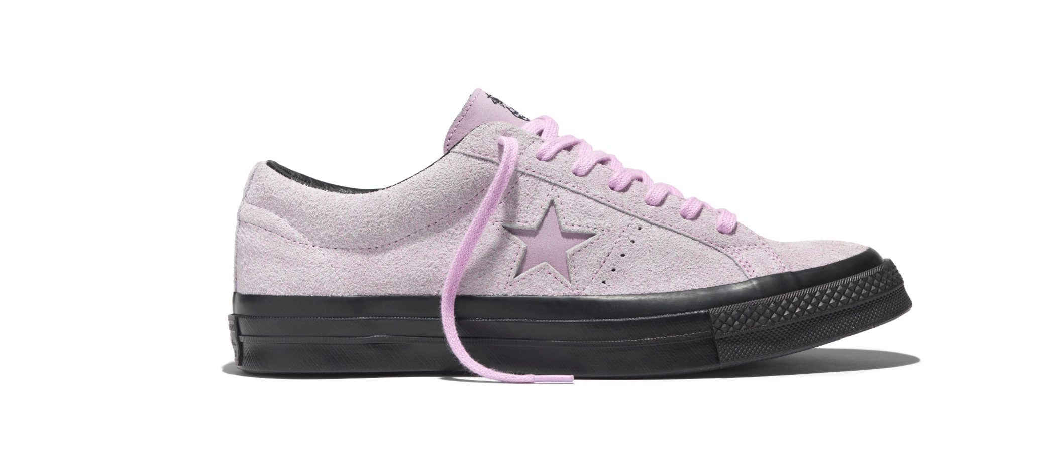 Converse y Stüssy unen fuerzas para rediseñar la icónica sneaker 'One Star 74'