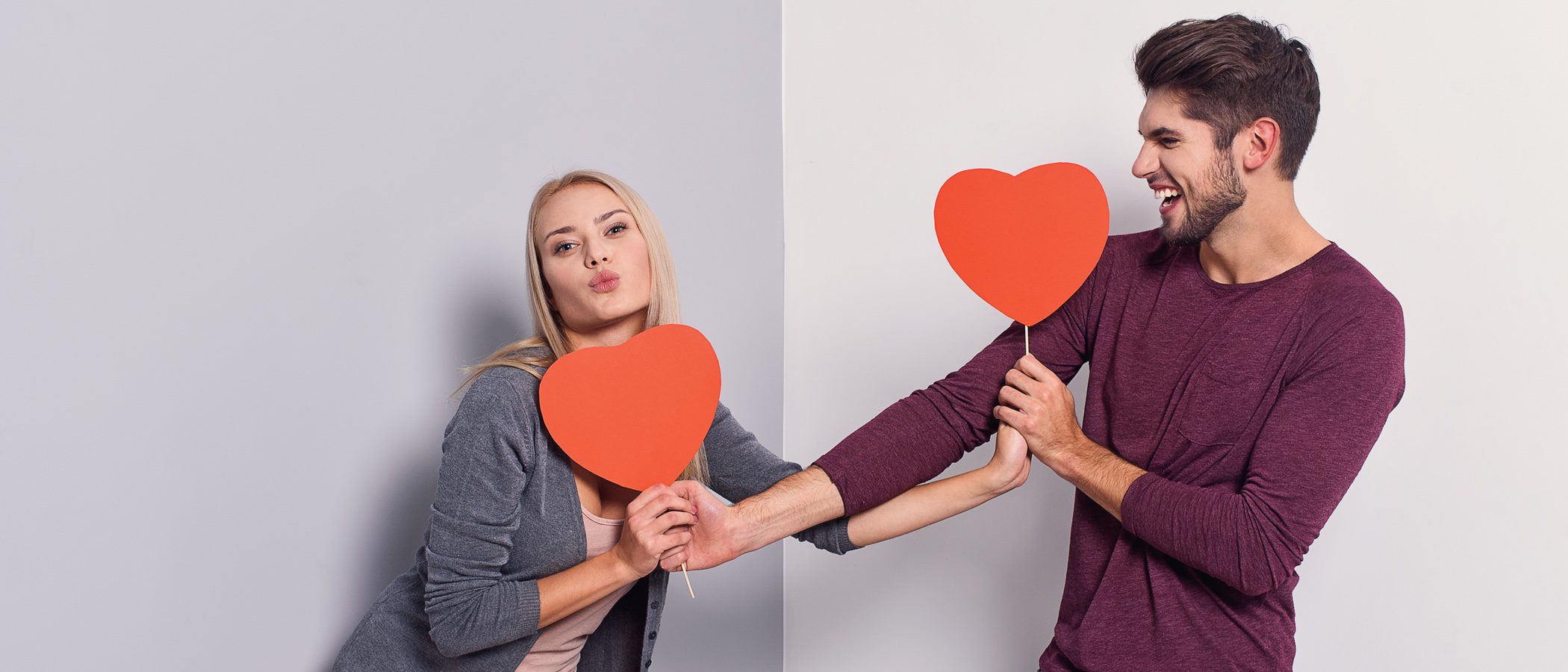 Look masculino para San Valentín: ¿camisa o camiseta?