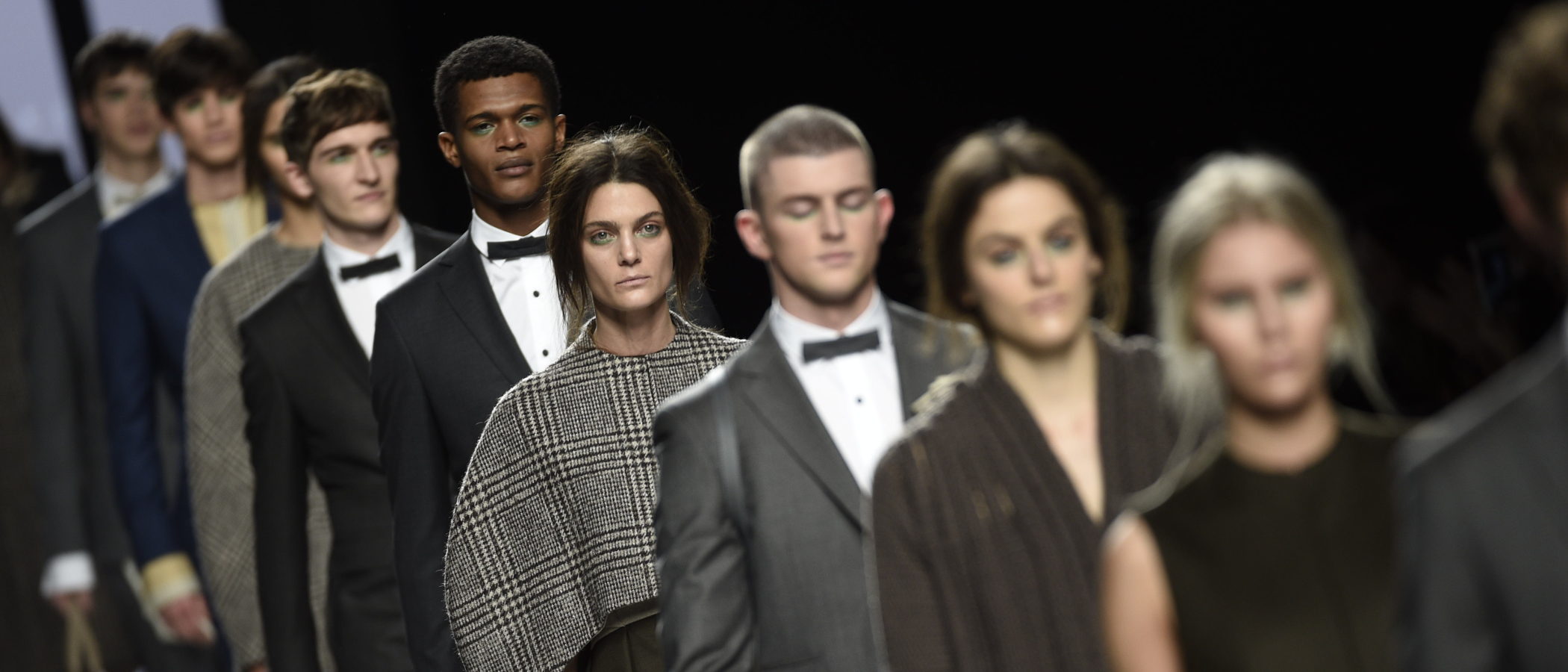 Devota & Lomba retrata una sociedad gris en su colección otoño/invierno 2017/2018 en Madrid Fashion Week