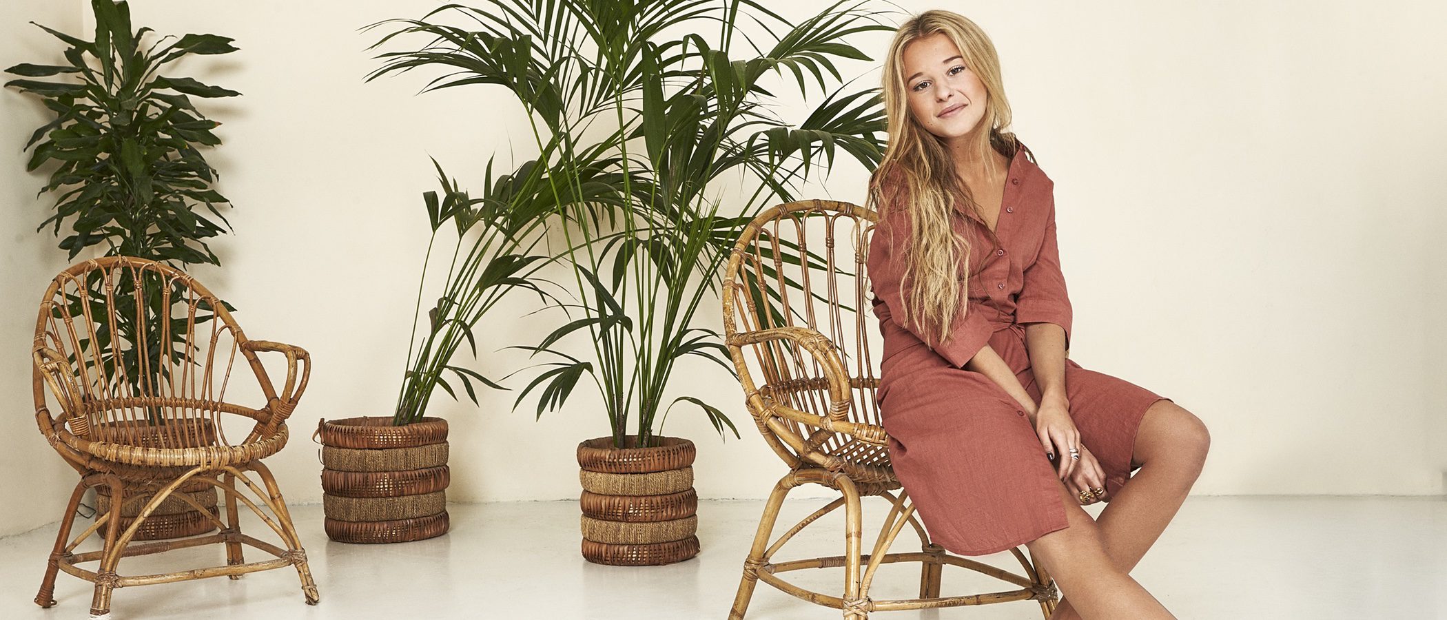 La influencer Andrea Belver se convierte en la nueva imagen de las zapatillas Superga