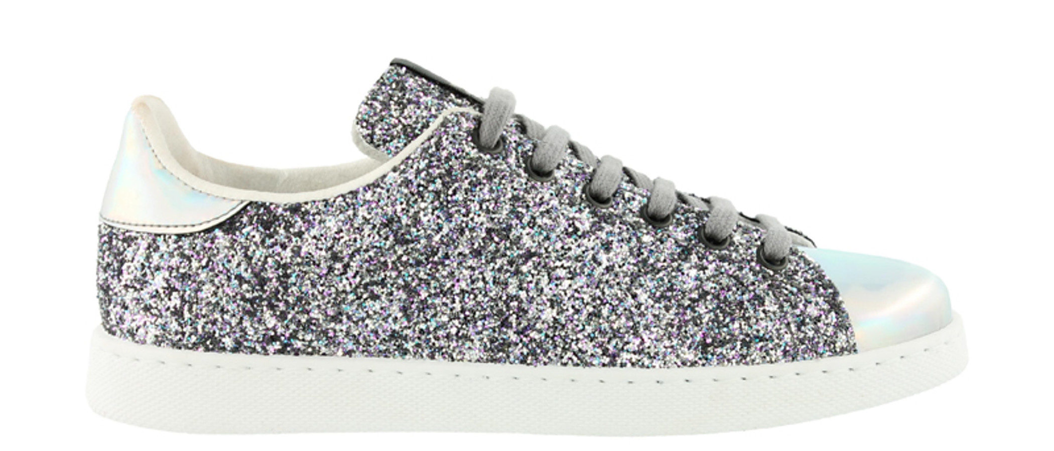 Victoria apuesta por el brillo del glitter en su primavera/verano 2017