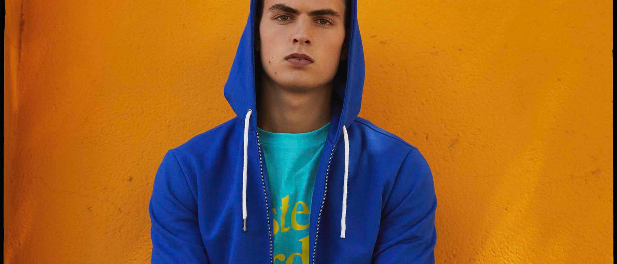 Retro futurista básico: así es el estilo masculino que propone Bershka para este verano 2017