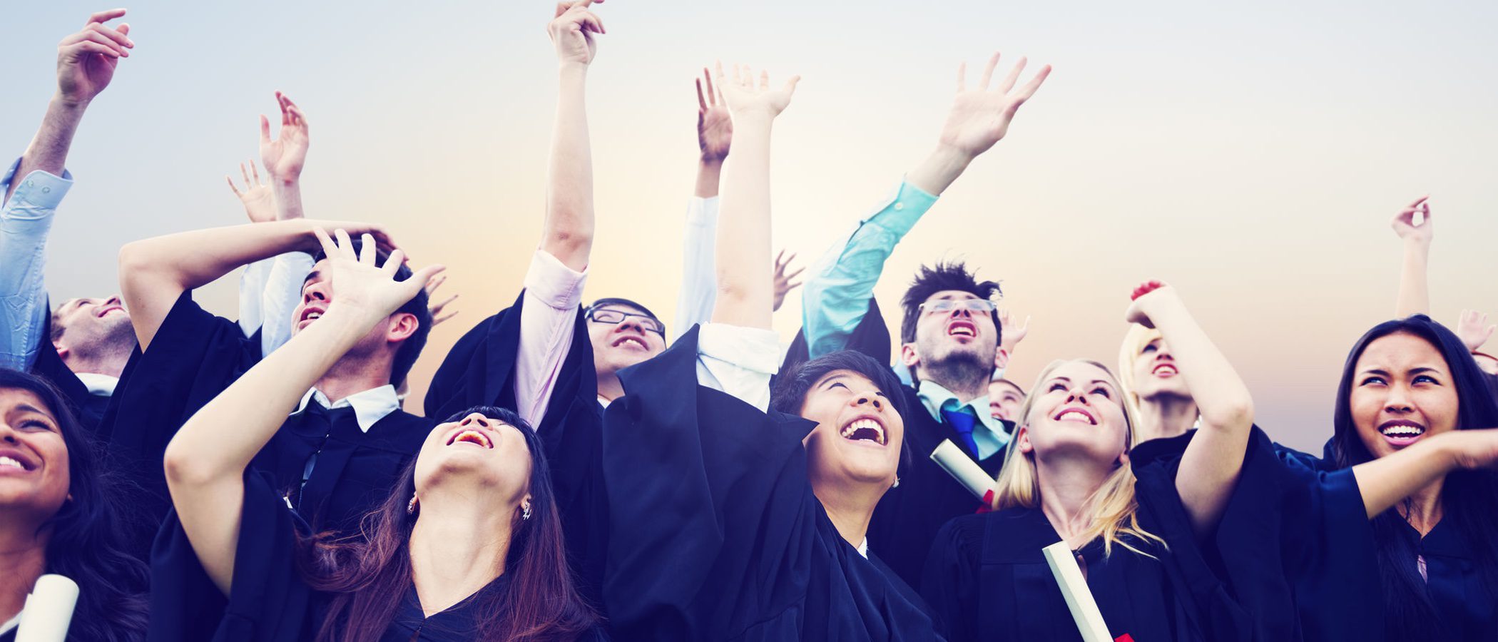 Cómo vestirse para una graduación universitaria