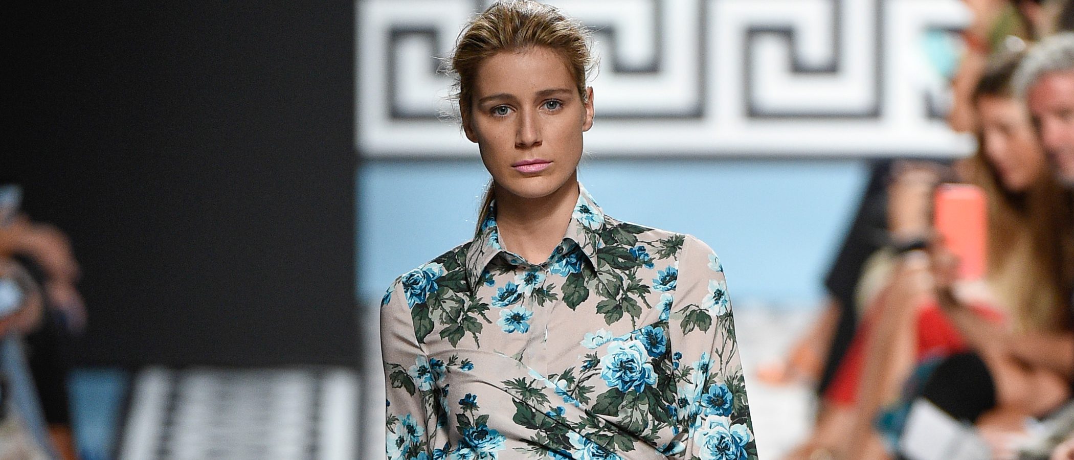 Las flores inundan la Madrid Fashion Week con la primavera/verano 2018 de Jorge Vázquez