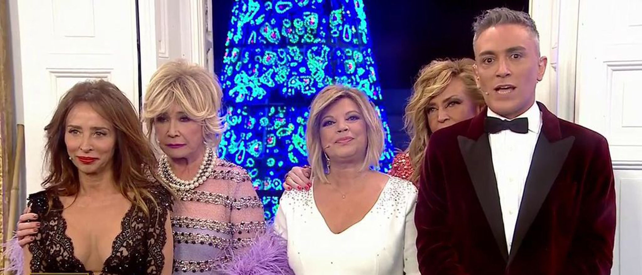 Lydia Lozano sorprende en las Campanadas de 'Sálvame' con uno de sus mejores looks nunca vistos