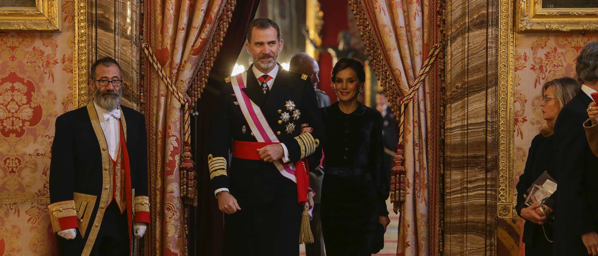El impecable look terciopelo de la Reina Letizia para la Pascua Militar 2018