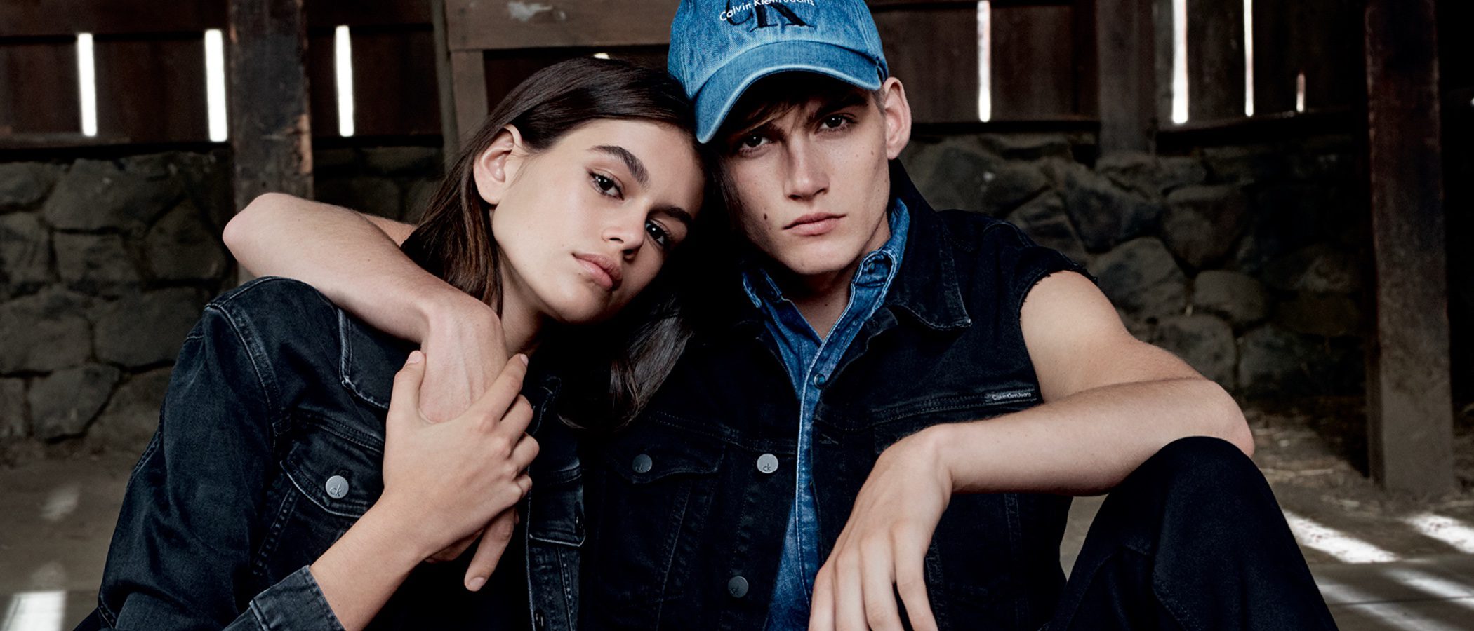 Calvin Klein lanza el último capítulo de su campaña 'Our Family. #MyCalvins' con Kaia Gerber y Presley Gerber