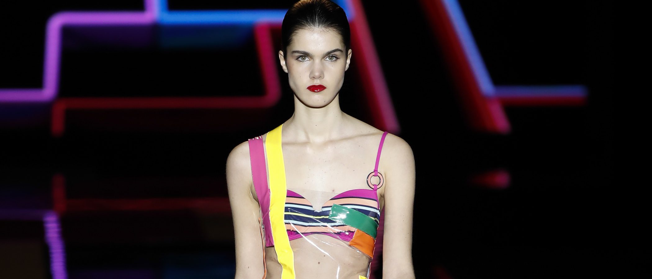 La colección otoño/invierno 2018/2019 de Andrés Sardá llena de colorido en la Madrid Fashion Week
