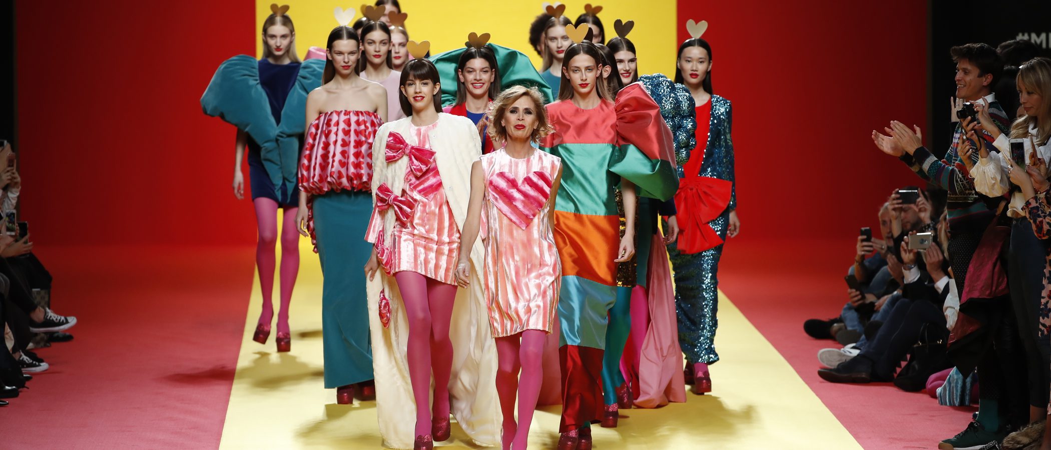 Ágatha Ruiz de la Prada rinde un homenaje a España sobre la Madrid Fashion Week