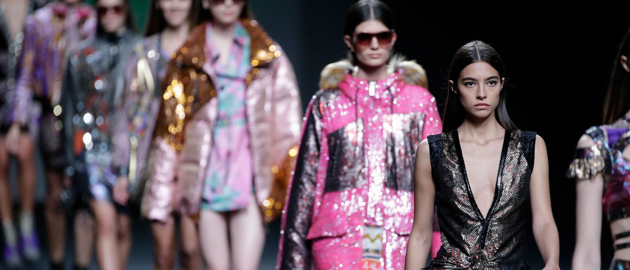 Custo Barcelona lleva un arco iris de texturas a Madrid Fashion Week
