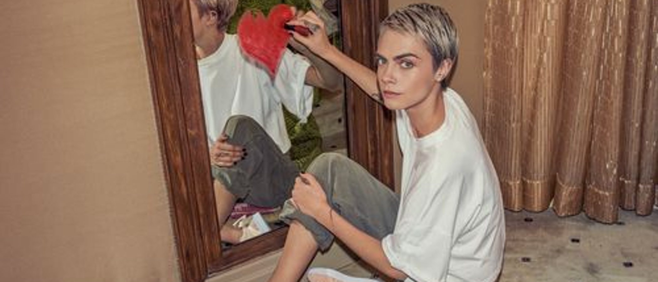 Cara Delevingne imagen de las nuevas Puma Suede Bow Valentine Bekia Moda