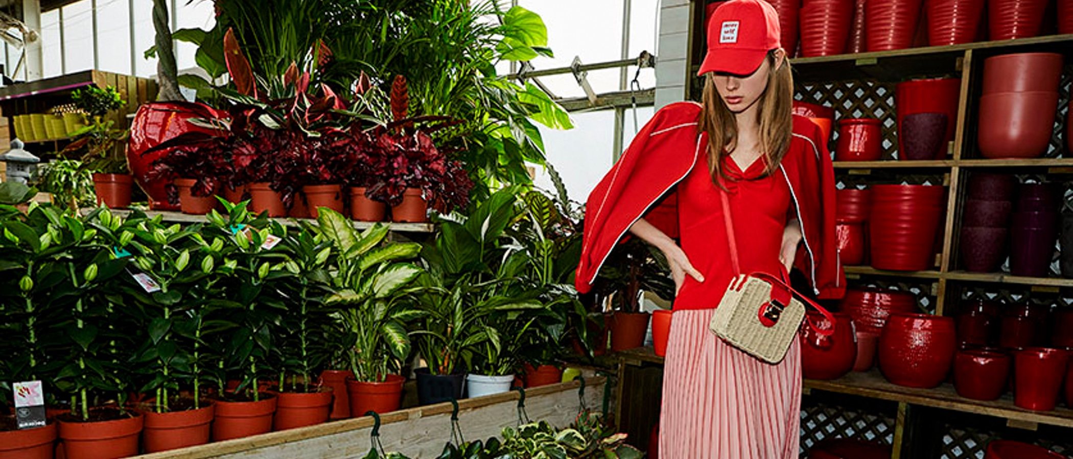 Stradivarius se inunda de color y estampados para verano 2018