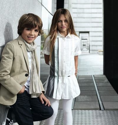 Elegancia y pinceladas de color en la colección verano 2012 de Boss niños