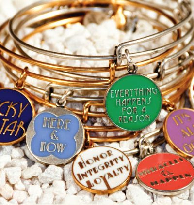 Frescura y color en la nueva colección verano 2012 de joyas de Alex and Ani
