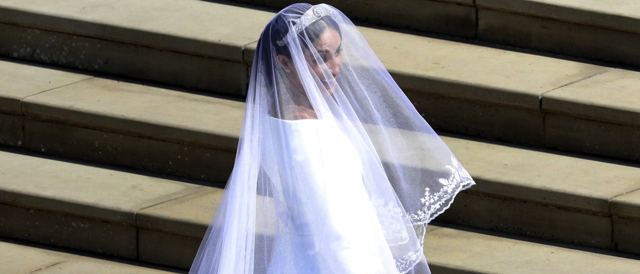 El vestido de novia de Meghan Markle se envuelve en polémica por acusaciones de plagio