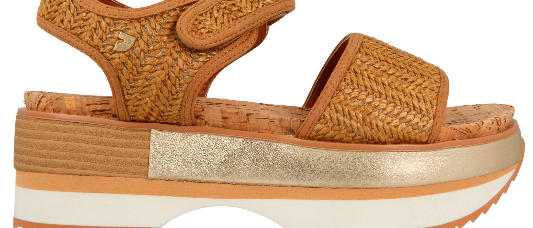 La rafia inunda la colección primavera/verano 2018 de Gioseppo Woman