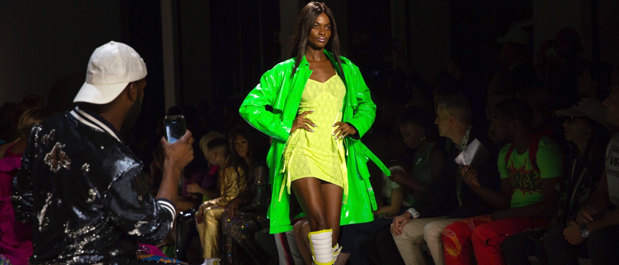 La New York Fashion Week se inunda de colores flúor con la primavera/verano 2019 de Jeremy Scott